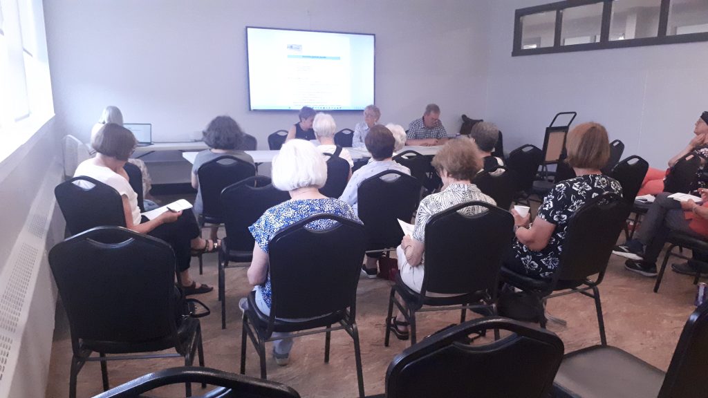 personnes qui participent à une réunion